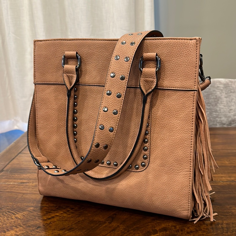 😍Black Rivet Cross Body Bag